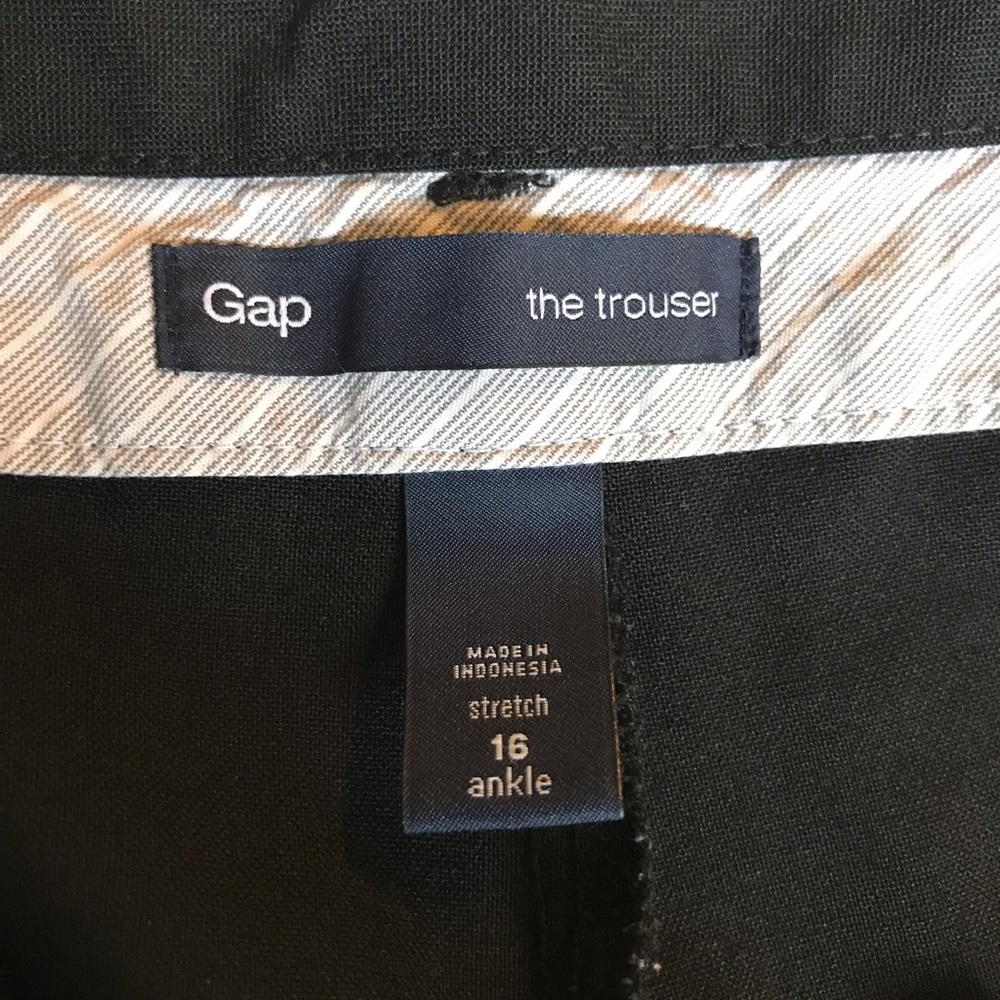 GAP Women’s Trousers Sz. 16.  NWOT to wear all year long. Elegant black!